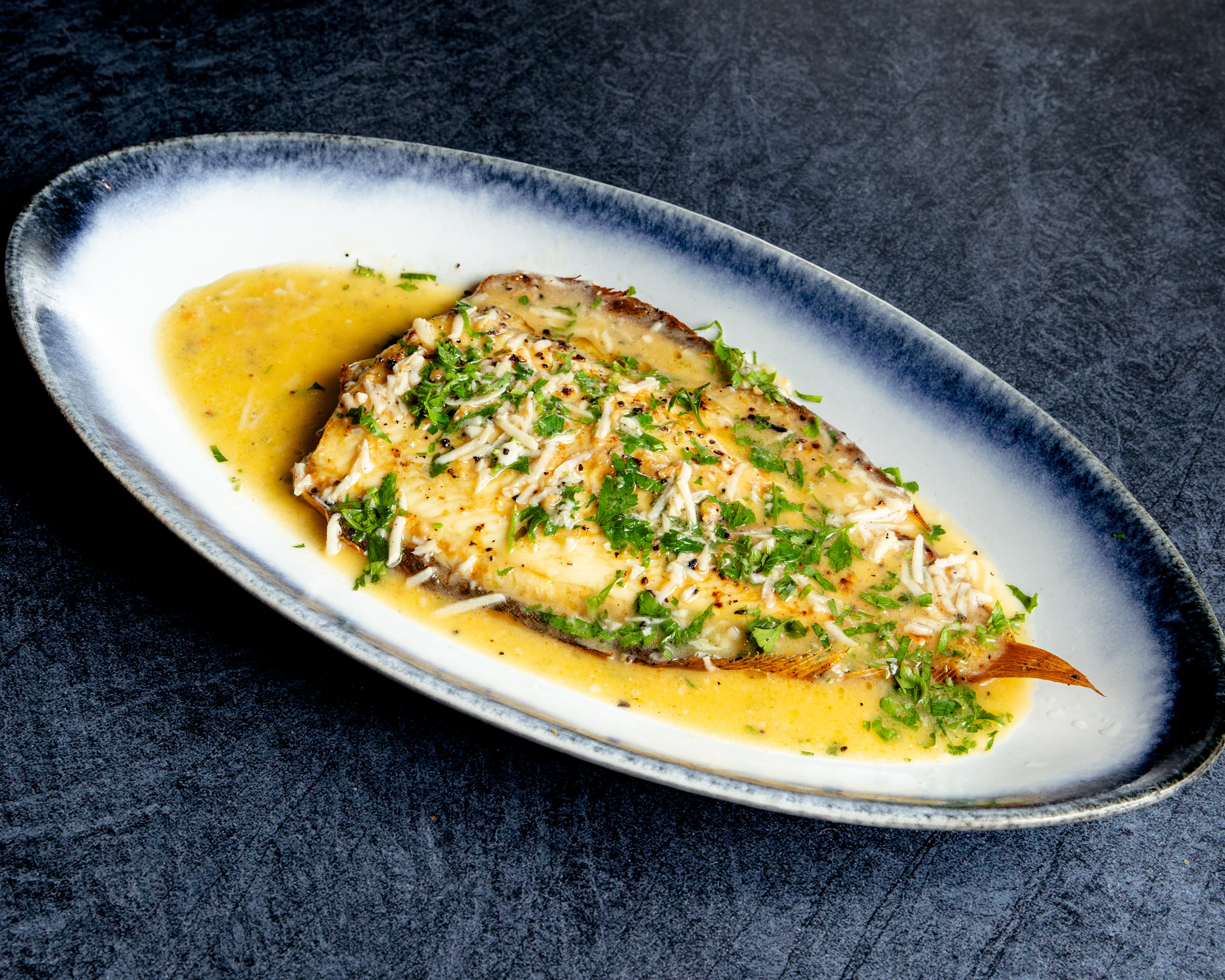 דובר סול בשום חמאה ויין